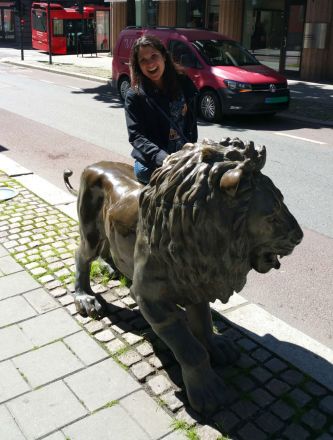 bronze lion sculpture in Oslo